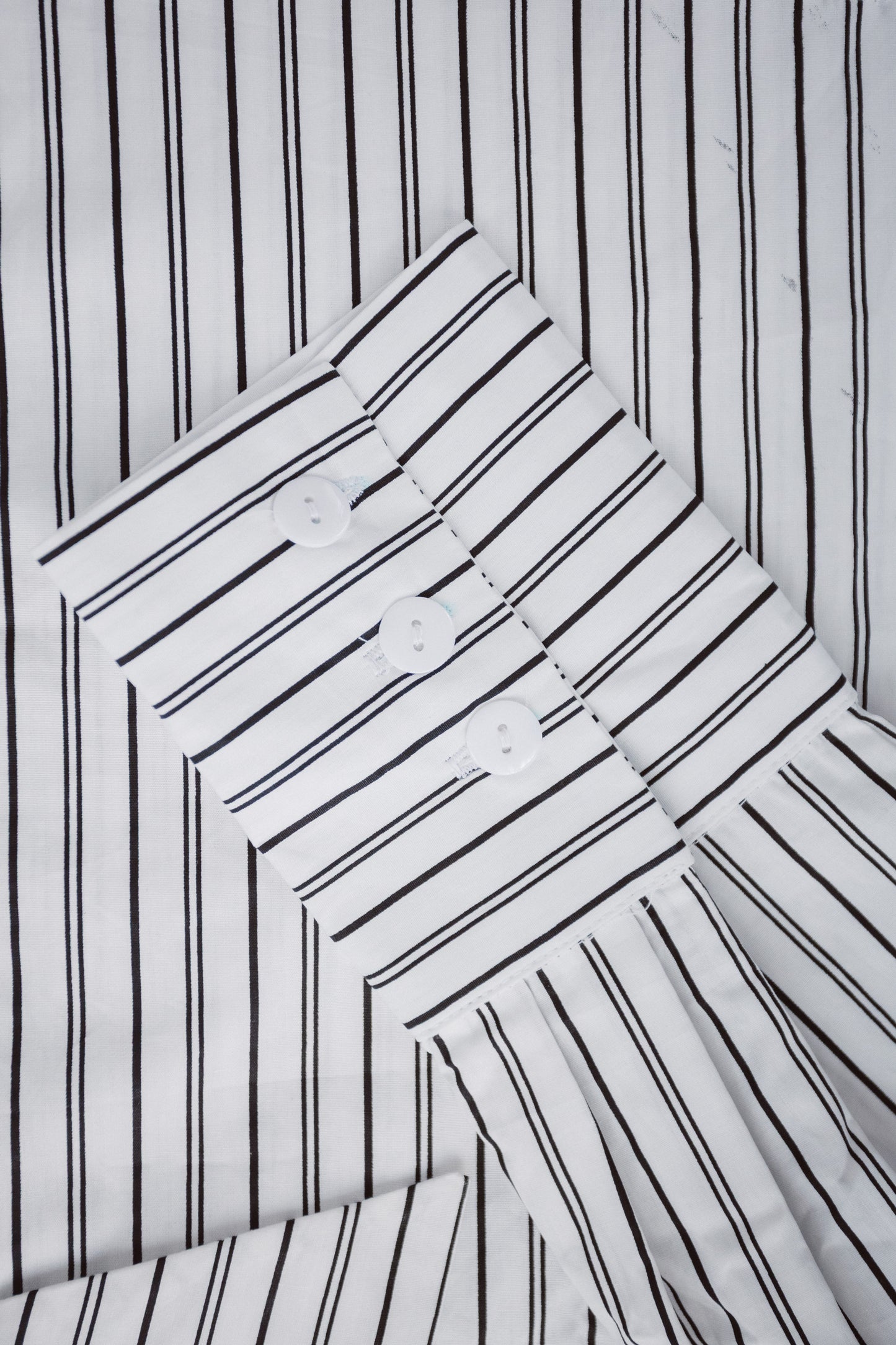 DIGMAJE STRIPE TIE BLOUSE