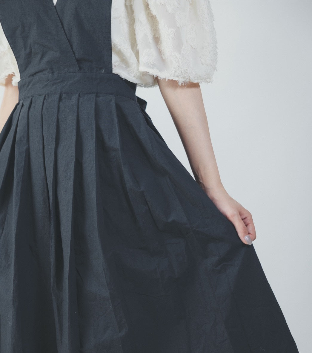 PLEATS APRON
