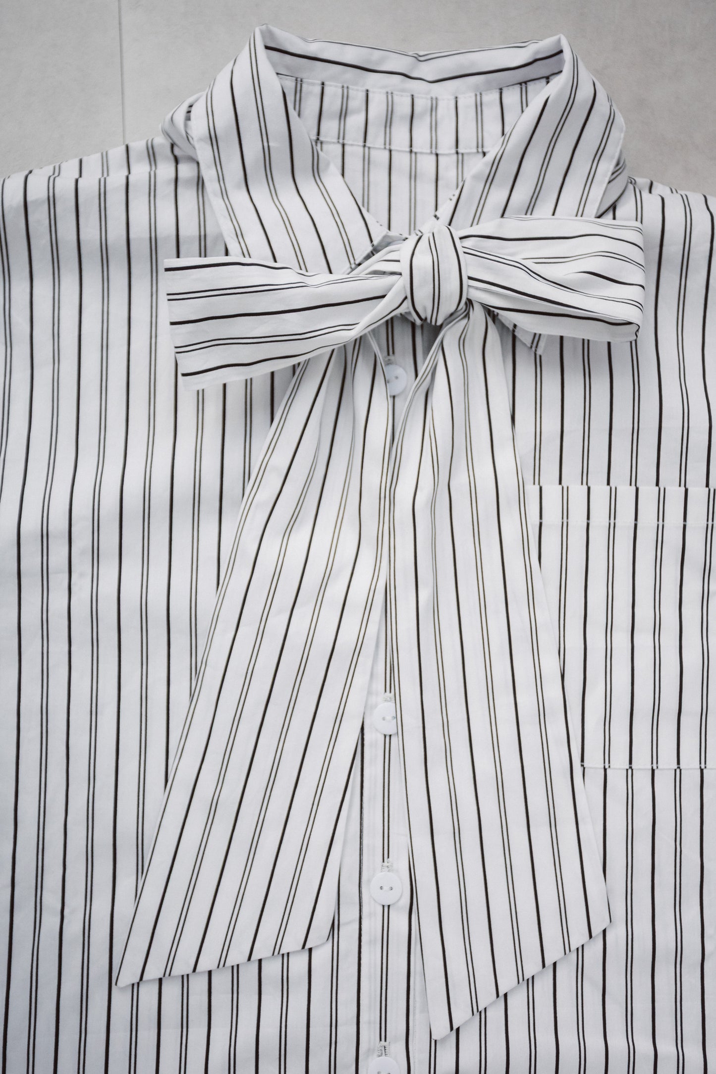 DIGMAJE STRIPE TIE BLOUSE
