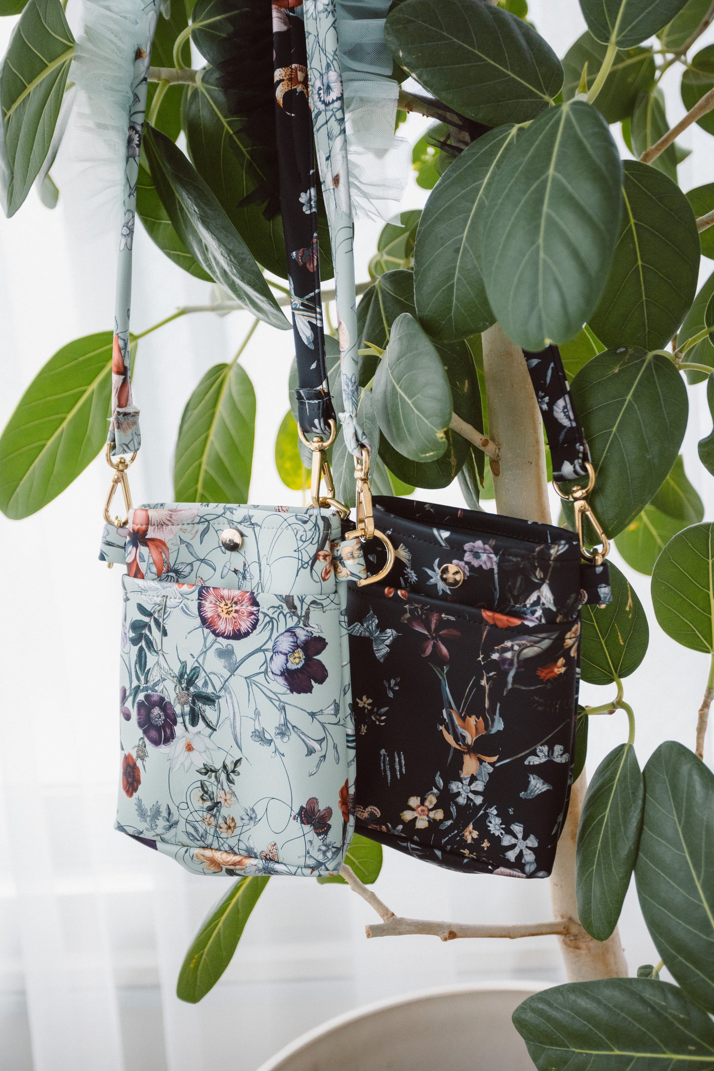 DIGMAJE FLOWER LEATHER POCHETTE