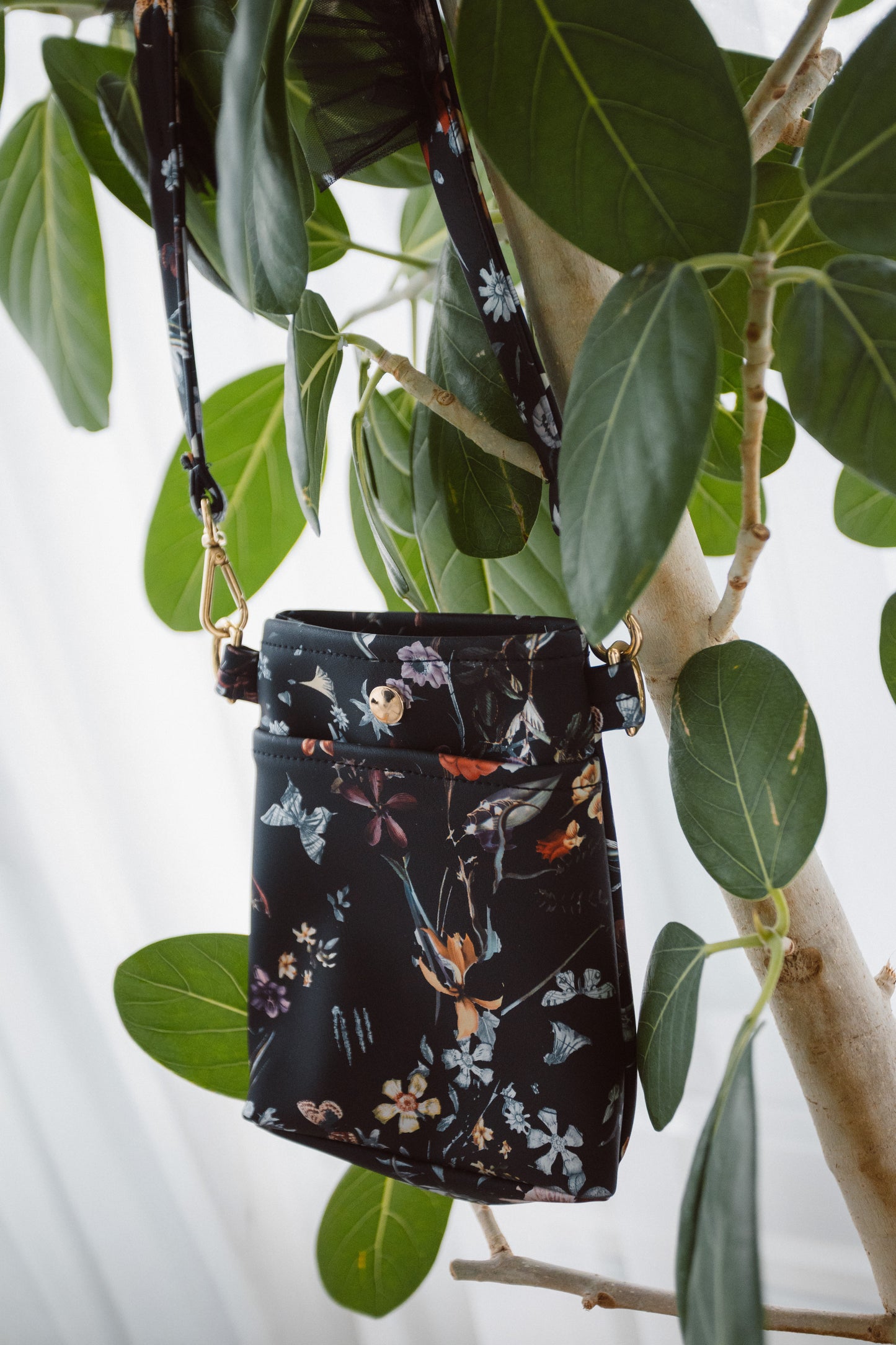 DIGMAJE FLOWER LEATHER POCHETTE