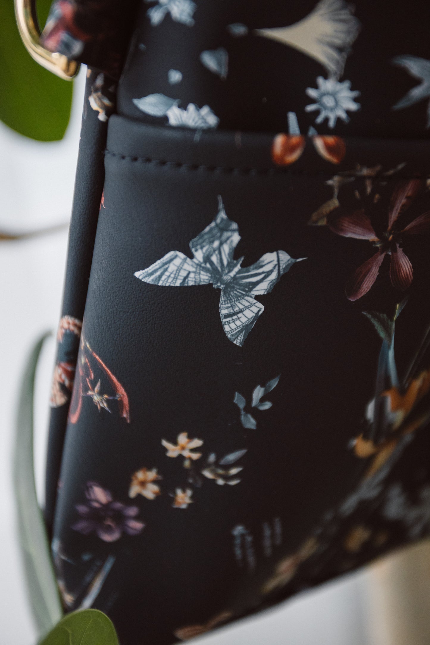 DIGMAJE FLOWER LEATHER POCHETTE