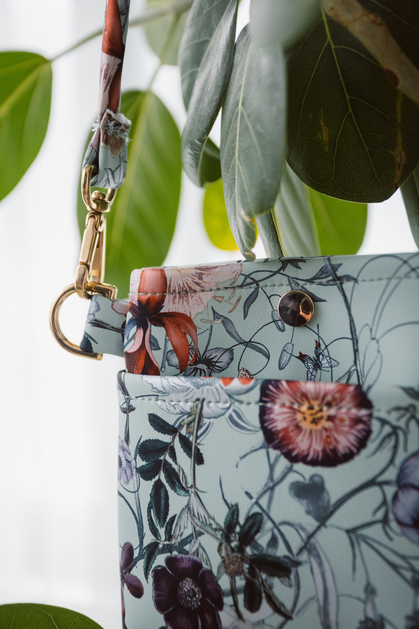 DIGMAJE FLOWER LEATHER POCHETTE
