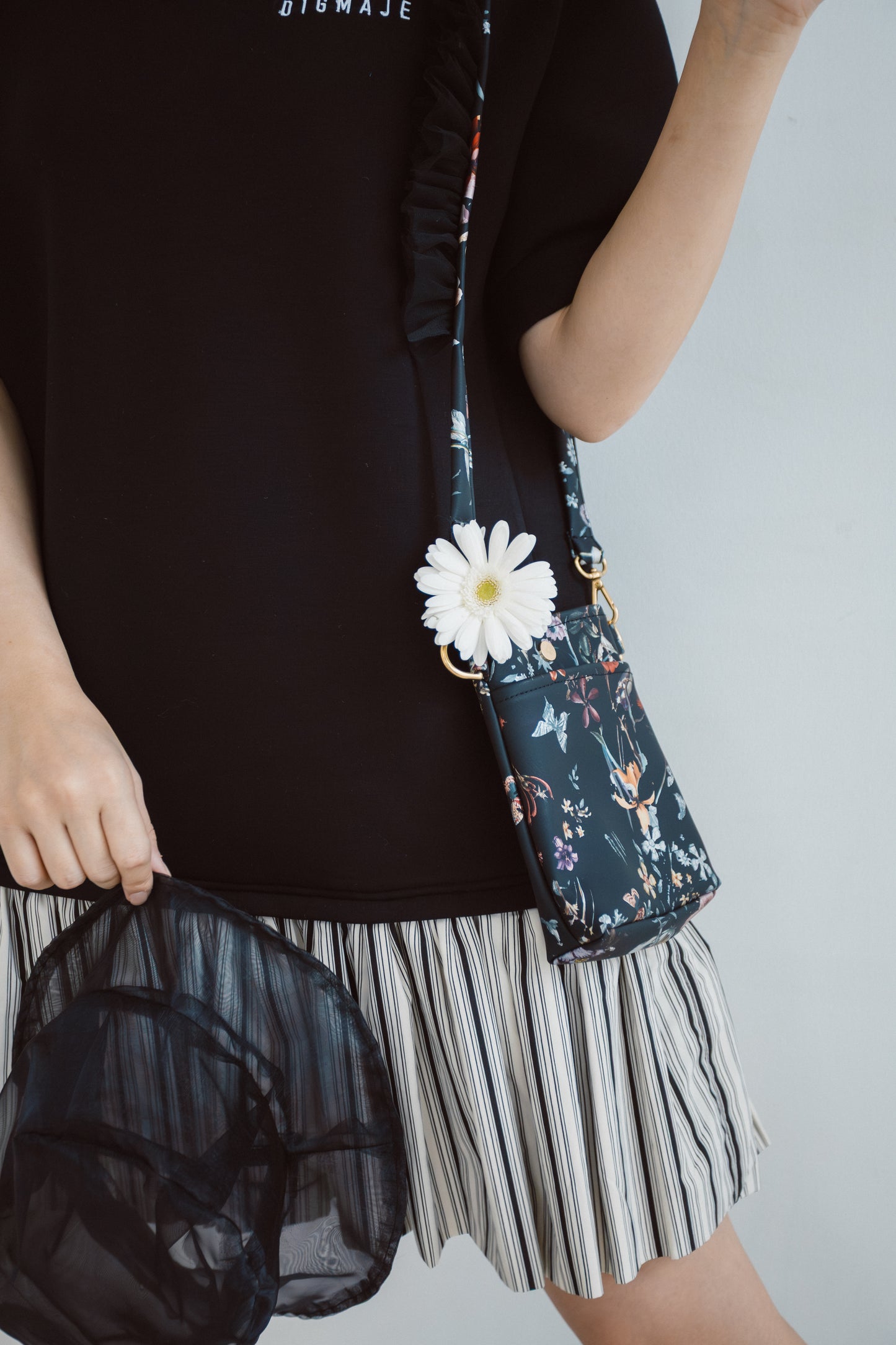 DIGMAJE FLOWER LEATHER POCHETTE