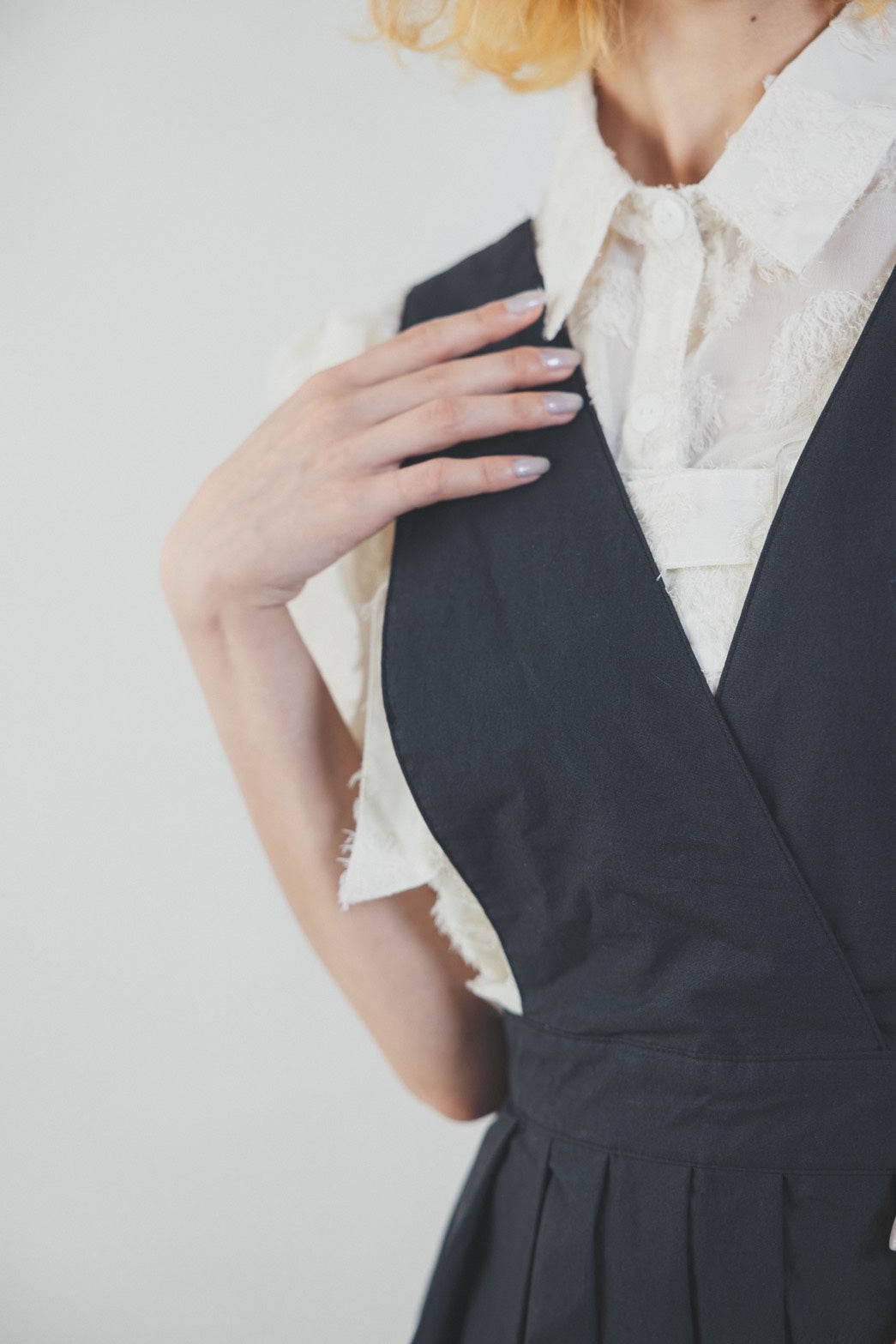 PLEATS APRON